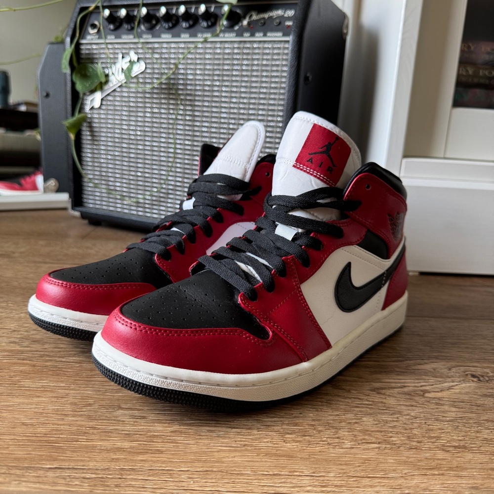 Nike Jordan 1 Mid